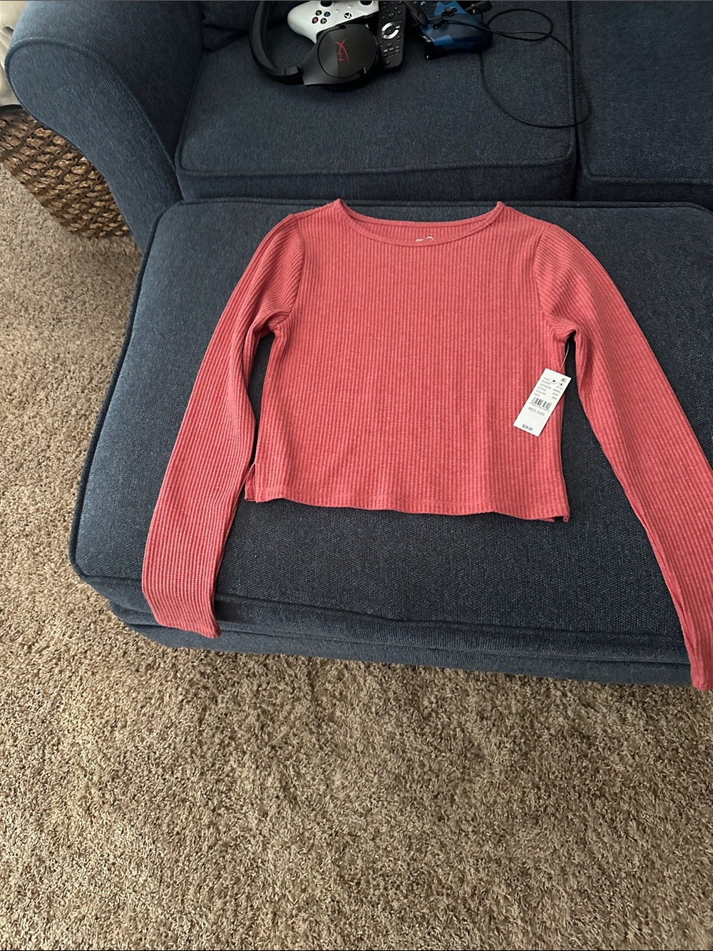 PacSun Ribbed Long Sleeve Crop Top in Coral